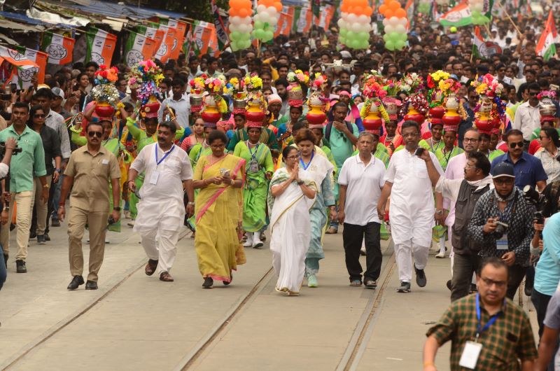 In Images: Mamata Banerjee holds roadshow in Kolkata