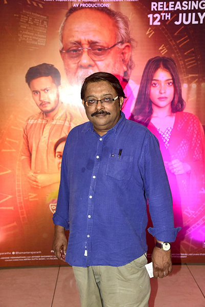 In Images: Premiere of Ashoke Viswanathan's Hemanter Aparanha in Kolkata