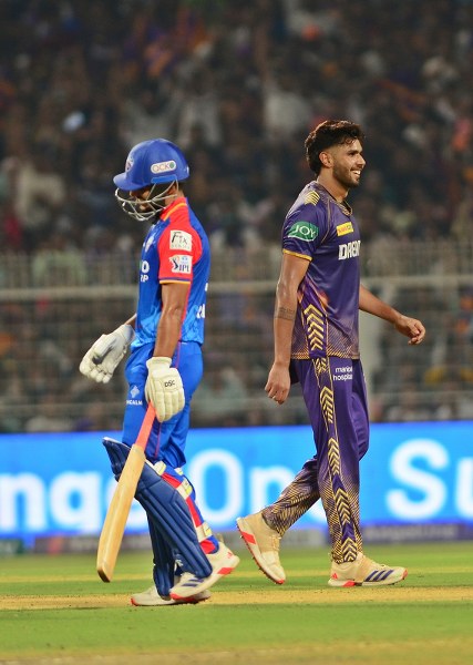 KKR bowlers restrict Delhi Capitals to 153-9 at Eden Gardens