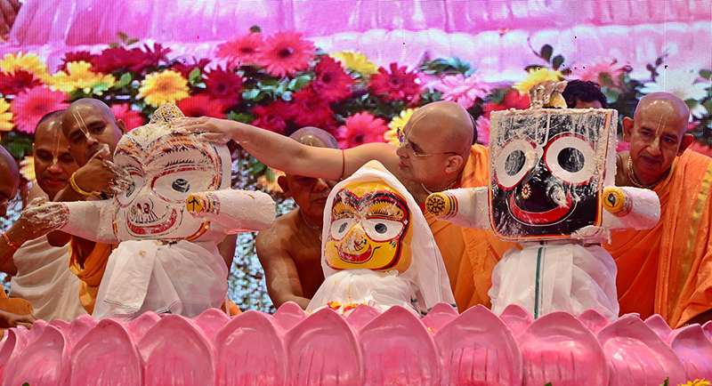 ISKCON Kolkata holds grand puja on Snan Yatra of Jagannatha, Baladeva and Subhadra