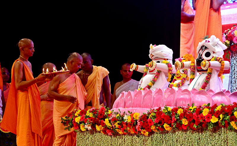 ISKCON Kolkata holds grand puja on Snan Yatra of Jagannatha, Baladeva and Subhadra