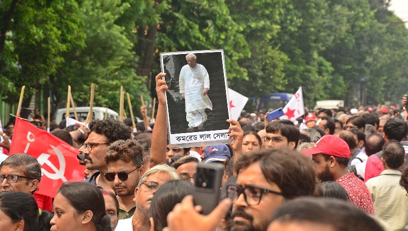 Red Salute: Snapshots of the last journey of Buddhadeb Bhattacharjee