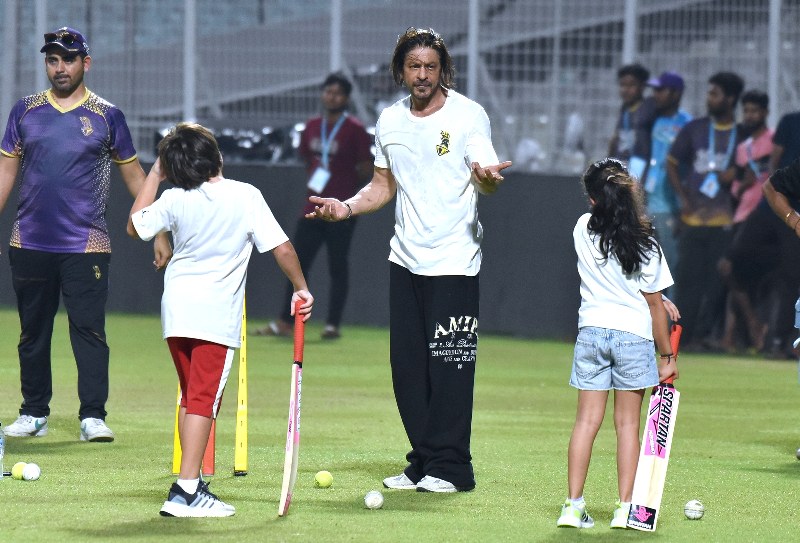 Shah Rukh Khan, AbRam sweat it out at Eden Gardens with KKR