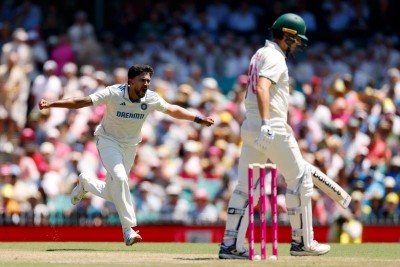 India's pace battery negates Australia's day one supremacy in Sydney