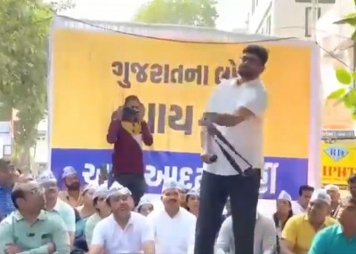 AAP leader flogs himself in public for 'failing to ensure justice' to those wronged in Gujarat