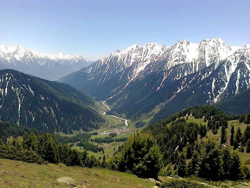 (A view of Aru Valley / Wikipedia Creative Commons)