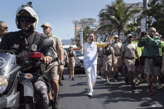 UN chief takes part in Olympic Torch relay as global Games kick off in Rio