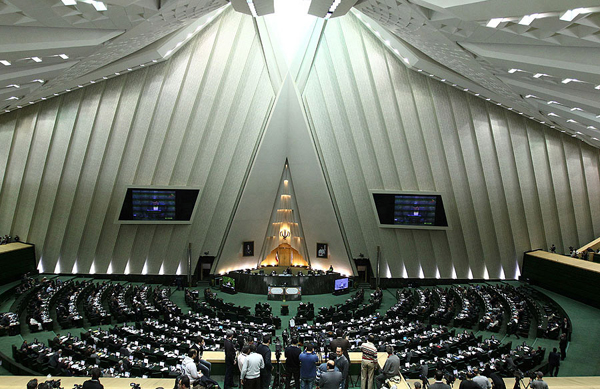  One dead, several injured in twin attacks in Iran Parliament, Khomeini shrine