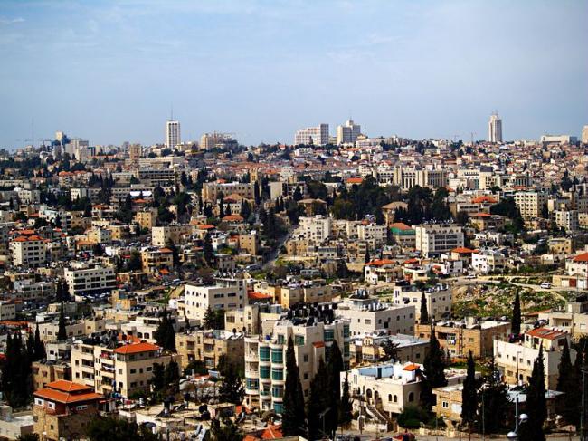 Jerusalem: Lorry driver plows truck into troops, four killed