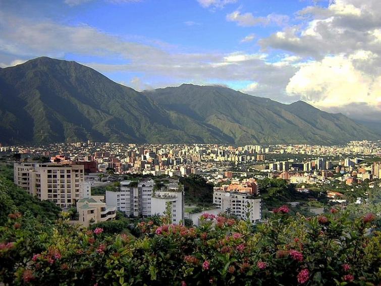 At least 35 people injured in clashes of police, protesters in Caracas â€“ reports