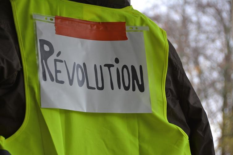 Belgian police arrest about 70 yellow vests during Sunday climate march