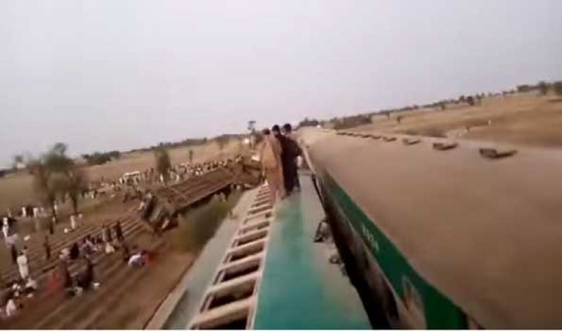 Pakistan: 40 passengers die as two trains collide in Ghotki