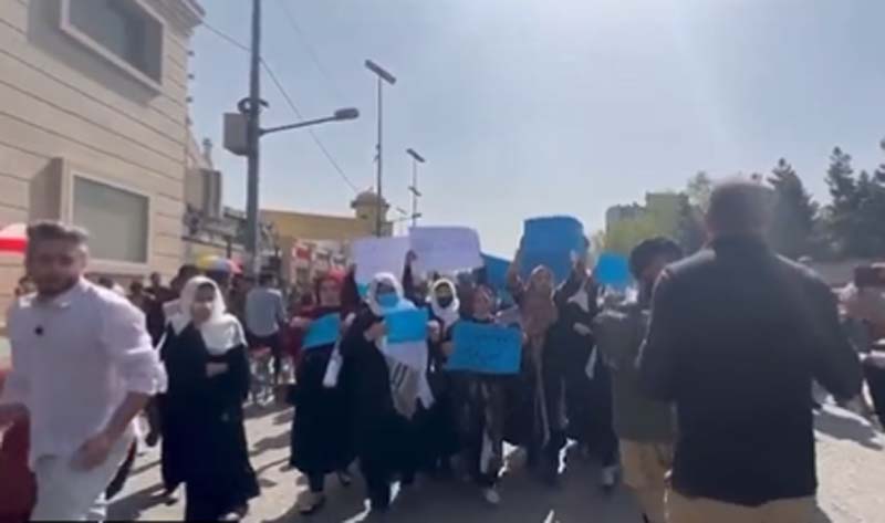 Afghanistan: Women protest against Taliban's decision to ban girls from going to school