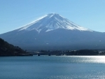 Japan: Fujikawaguchiko town puts up view-blocking barrier amid spike in tourist footfall to capture Mount Fuji