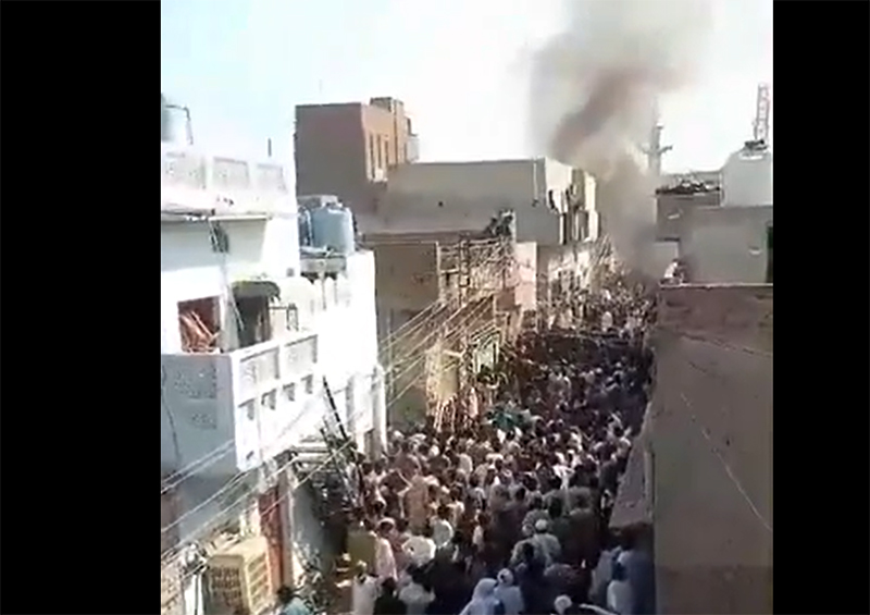 Pakistan: Mob beats Christian man, burns his property over alleged sacrilege of Quran