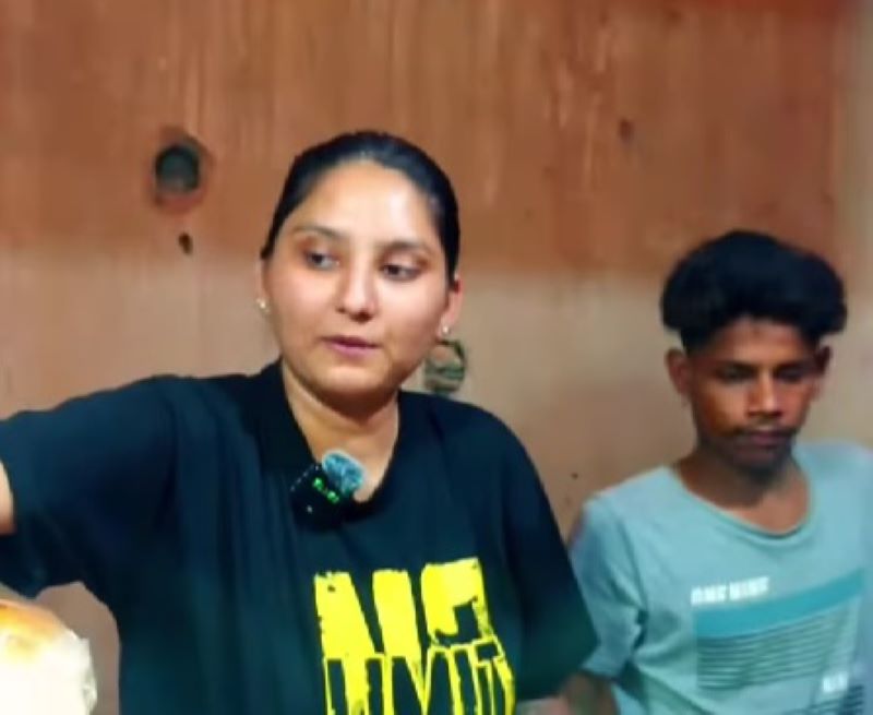 Kavita Didi's Indian food cart in Karachi is going viral, Pakistani vlogger's video on her wins hearts