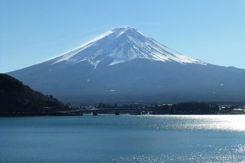 Japan: Fujikawaguchiko town puts up view-blocking barrier amid spike in tourist footfall to capture Mount Fuji
