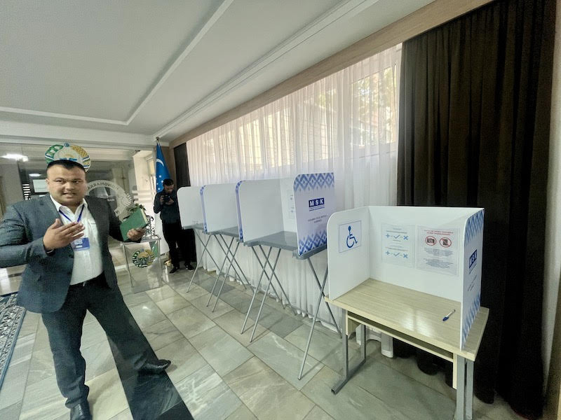 A govt official in Fergana explains the polling system in Uzbekistan. Photo by Sujoy Dhar